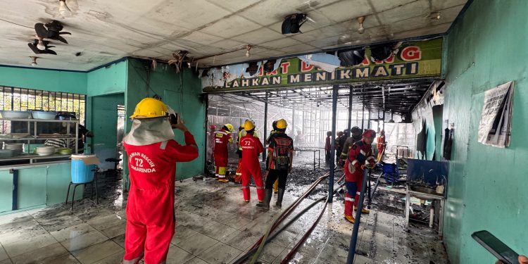 Api Berkobar dari Dapur, Warung Makan di Samarinda Hangus dalam 45 Menit