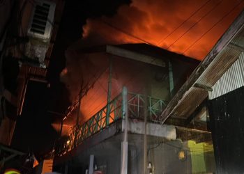 Kebakaran di Sungai Kunjang Hanguskan Lima Rumah, Operasi Pemadaman Terkendala Air dan Gang Sempit