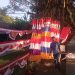 Bendera, umbul-umbul, hingga berbagai ornamen bernuansa kemerdekaan menghiasi tepian jalan.