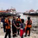Polresta Samarinda Evakuasi Jasad Pria Berbaju Hitam dari Sungai Mahakam ke RSUD AWS