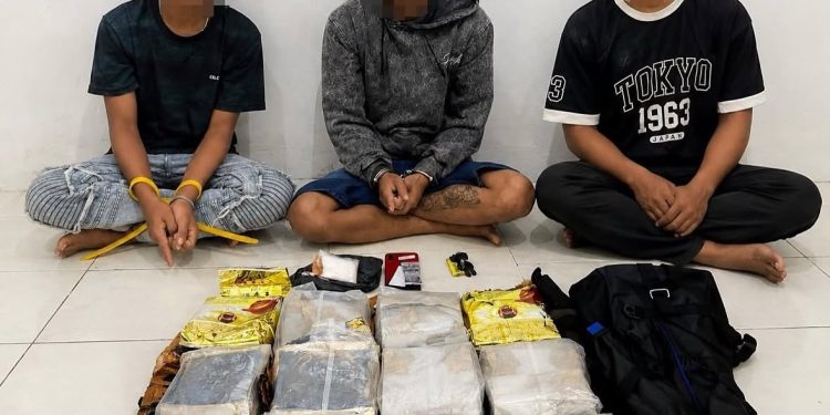 Bawa 12,5 Kg Sabu Terbalut Lakban Cokelat, Tiga Warga Diringkus Polda Kaltim di Samarinda